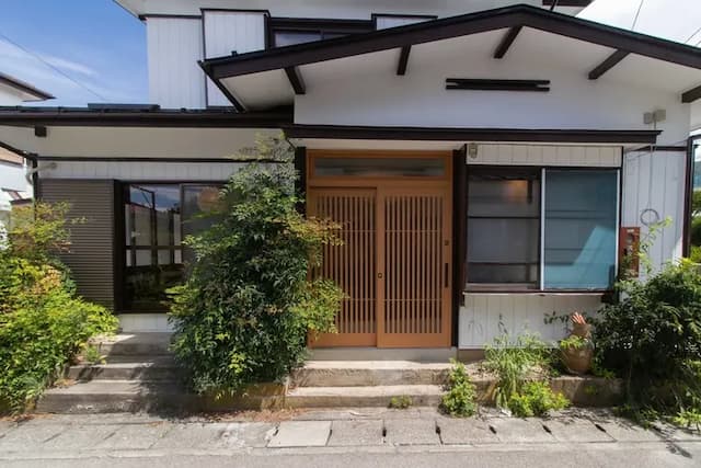 正面玄関。お越しをお待ちしております♪