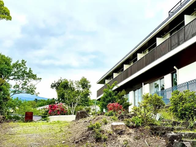 中庭は広く散策も楽しい