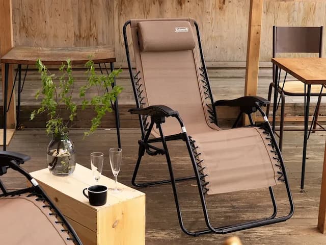 広大なウッドデッキをお楽しみください！