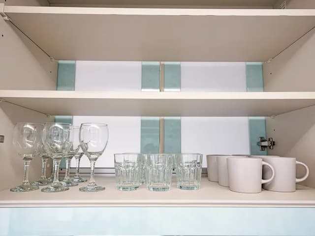 ・【キッチン】グラスやコップもございます。お好みのものをお使いください