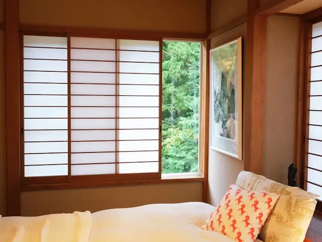 ・【和室】障子を開けると豊かな自然が広がります。都会では味わえうことができない景色です