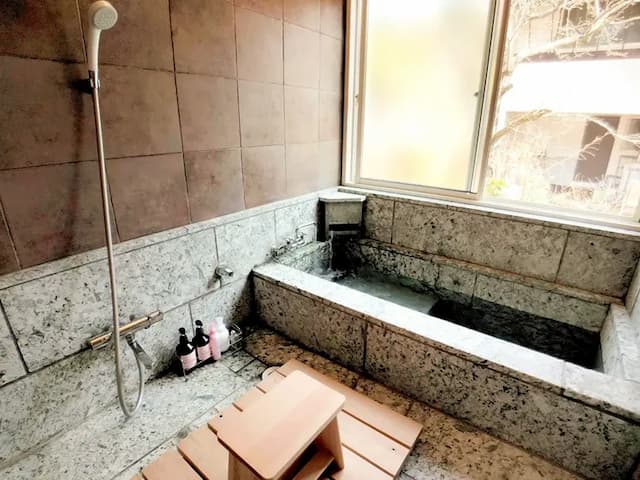 ・【お風呂】窓を開けて風を感じ、心も体もリフレッシュ