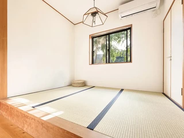 ・【和室】静かにくつろげる畳の小上がり。足をのばしてお寛ぎください