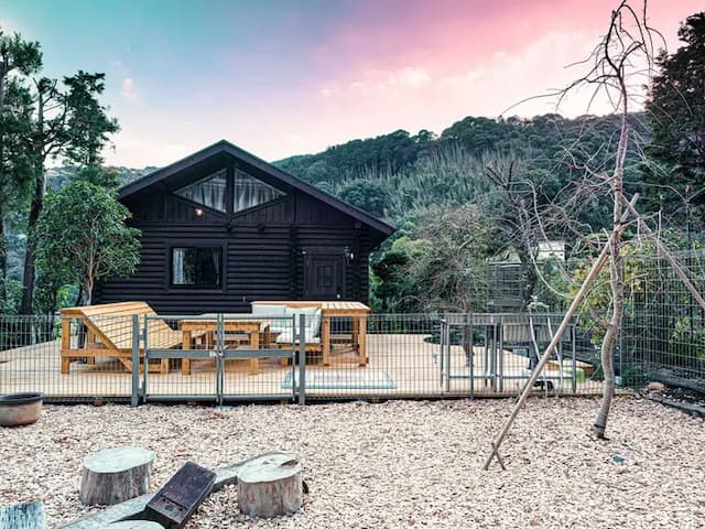 ・【外観】豊かな自然に溶け込むような佇まい。四季折々の季節の移ろいを感じることができます