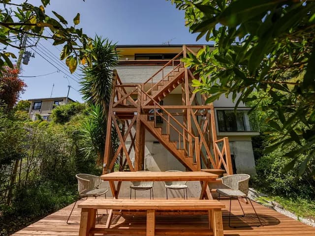 ・【ウッドデッキ】ご家族でもゆったりできる広いデッキ。お好みの食材でBBQはいかがでしょうか※有料