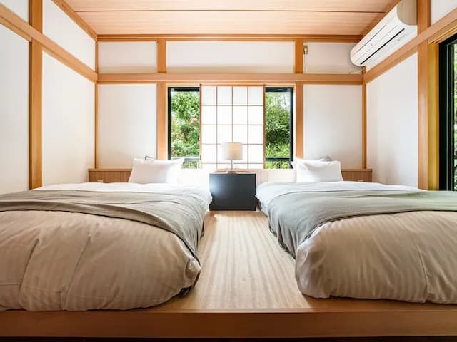 ・【ベッドルーム】1階のツインルームです。セミダブルですのでゆったりとお休み頂けます