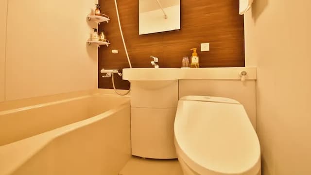 Bathroom (standard single)