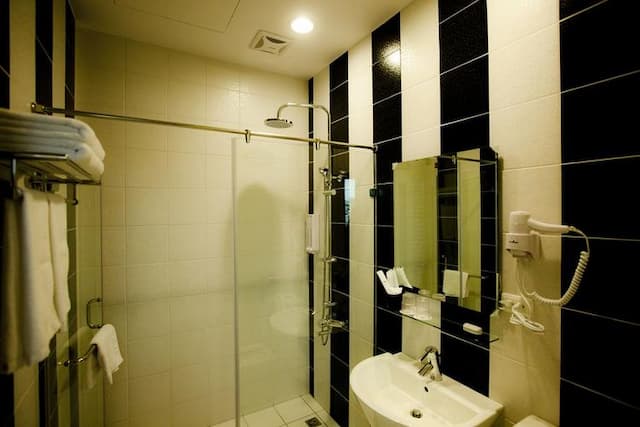 KeyInn Space-Standard Double Room with City View-4