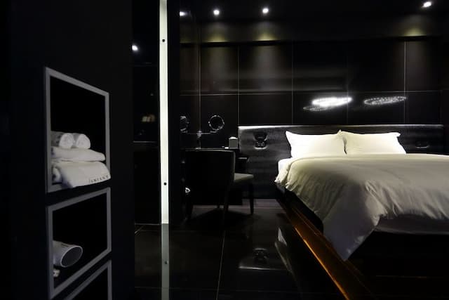 汎特希公寓 | 市區x時尚簡約 | 全景落地採光-標準雙人房(無窗)-1