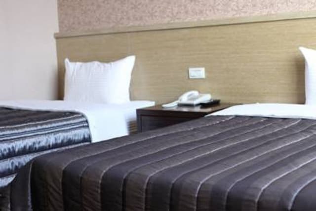Home Full Hotel-Twin Room-1