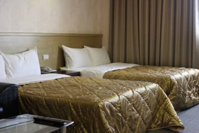 Home Full Hotel-Deluxe Family Room-1