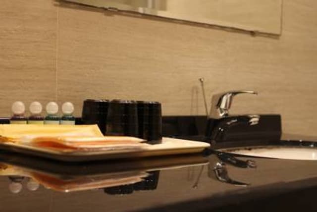 Home Full Hotel-Deluxe Family Room-3