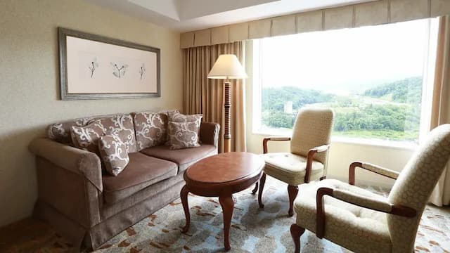 [Deluxe Twin 46 sqm] The spacious interior has the gentleness of nature and an elegant atmosphere.