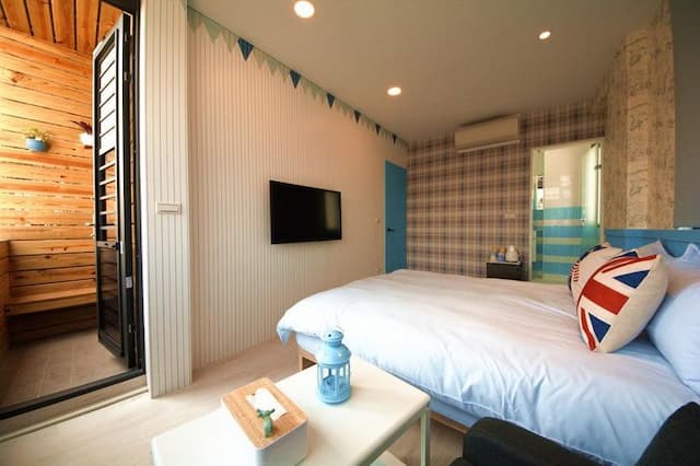 宜蘭羅東夜市迷彩民宿-藍雙人套房-2