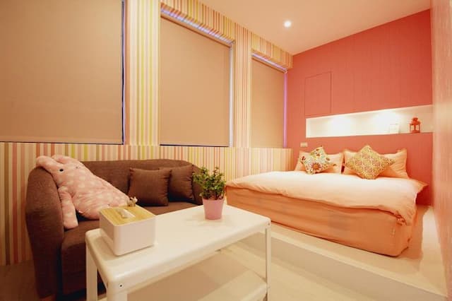 宜蘭羅東夜市迷彩民宿-粉雙人房-1