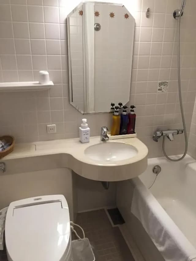 長崎蒙特利飯店｜大浦海岸通站步行2分/荷蘭坡步行5分/大浦天主堂步行10分-轉角雙床房【不挑房】雖然系統名稱寫標準雙床房，但是從照片判定，應該是轉角雙床房-3