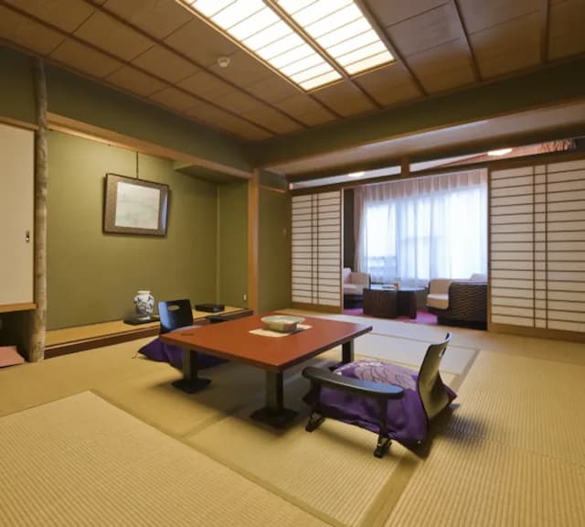 [10 tatami mats on the sea side / 1 ken]