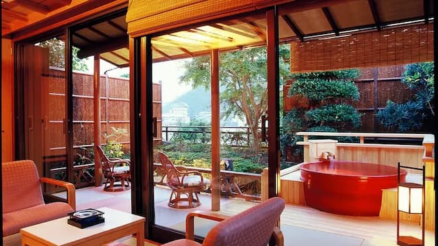 10-tatami mat Japanese-style room + Tsukimidai terrace [Open-air bath with free-flowing hot spring]/Guest room *This is an image