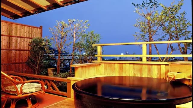 10-tatami mat Japanese-style room + Tsukimidai terrace