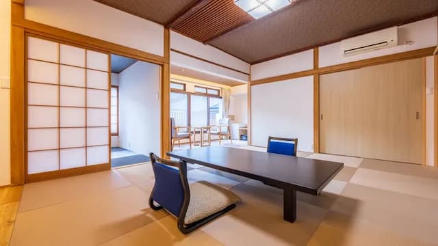 Japanese-style room with 12 tatami mats, twin bed *This room type is located on the second floor of the building.