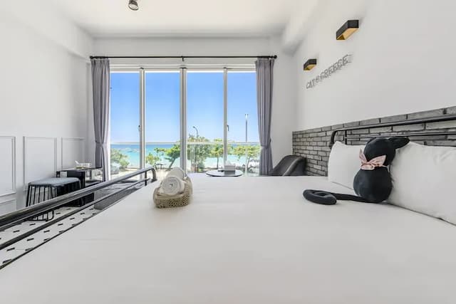 Cat at Greece-Double Room with Sea View and Balcony-7