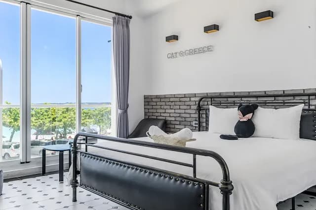 Cat at Greece-Double Room with Sea View and Balcony-9