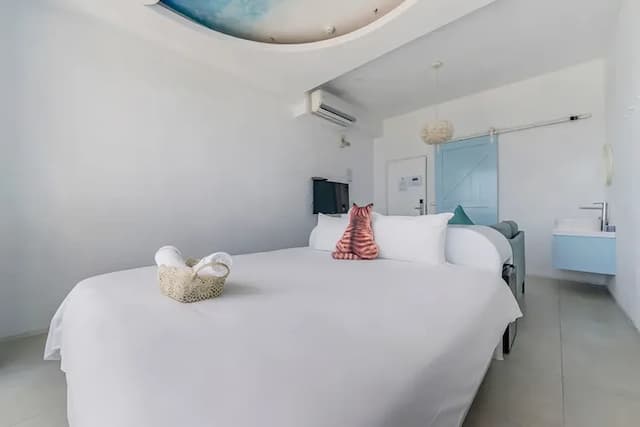 Cat at Greece-Deluxe Double Room with Sea View and Balcony-6