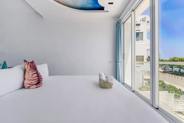 Cat at Greece-Deluxe Double Room with Sea View and Balcony-5