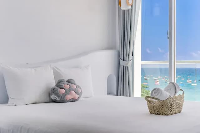 Cat at Greece-King Room with Sea View and Balcony-3