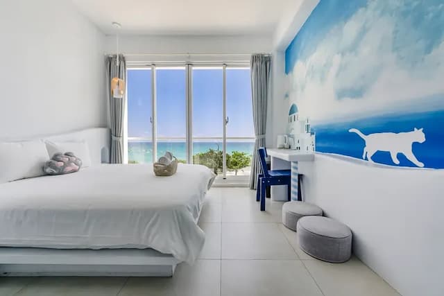 Cat at Greece-King Room with Sea View and Balcony-6