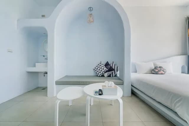 Cat at Greece-King Room with Sea View and Balcony-5