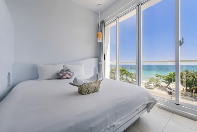 Cat at Greece-King Room with Sea View and Balcony-8