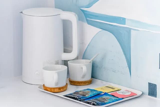 Cat at Greece-King Room with Sea View and Balcony-10