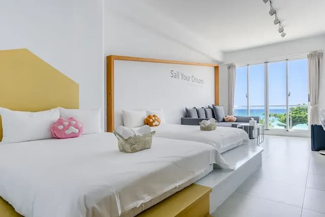 Cat at Greece-Quadruple Room with Sea View and Balcony-1