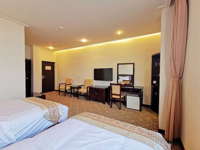 房內設有兩張加大單人床 打造出舒適溫馨的房間，空間寬敞舒適，為舟車勞頓的您提供一個放鬆休憩的好地方。