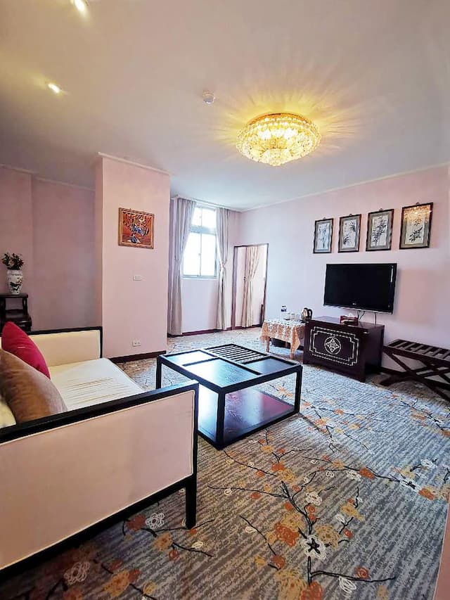 為體貼偏好高格調與豪華空間的您，包括臥室及高級衛浴設備外加寬敞的客廳，不但讓您住得舒適，在您接待貴賓時更是體面大方。