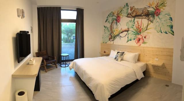 Peninsula-Hot forest double room-1