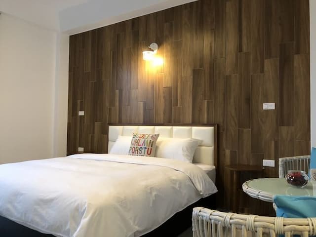 Peninsula-Simple double room-1