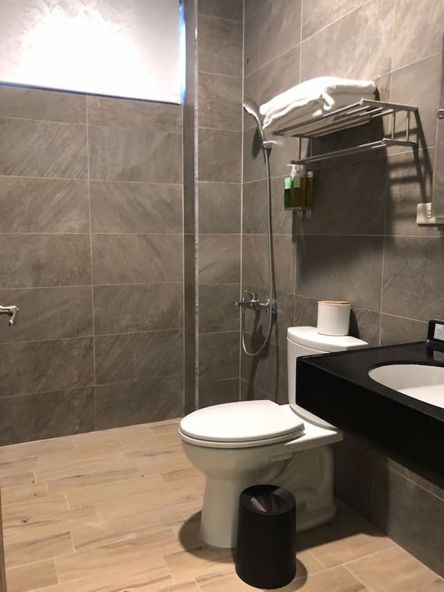 Peninsula-Light Industry Quadruple Room-5