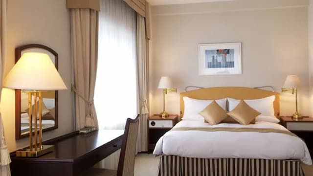 Junior suite bedroom