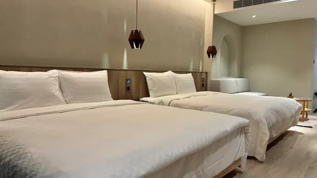 Hotel Initial-Tainan-Deluxe Quadruple Room with Bathtub-3