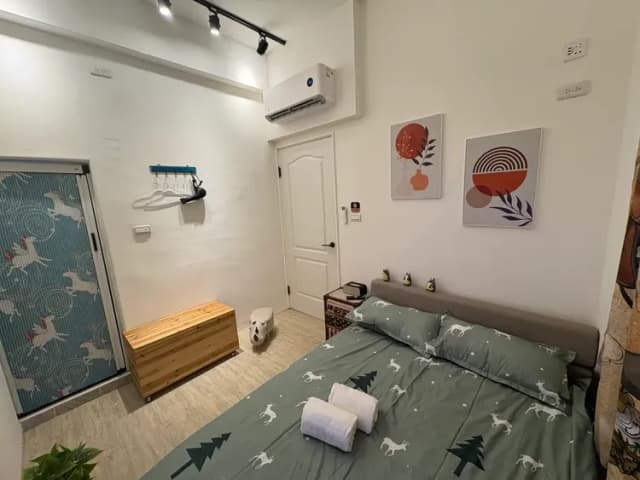 愛樂-黑貓館｜緊鄰大東夜市-101素雅風格雙人房(自助入住，請一定要加賴以取得入住步驟）-1