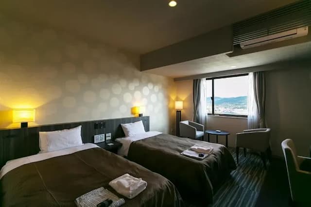 [High-rise floor harbor view twin] You can see the beautiful night view of the port side from the high-rise floor.