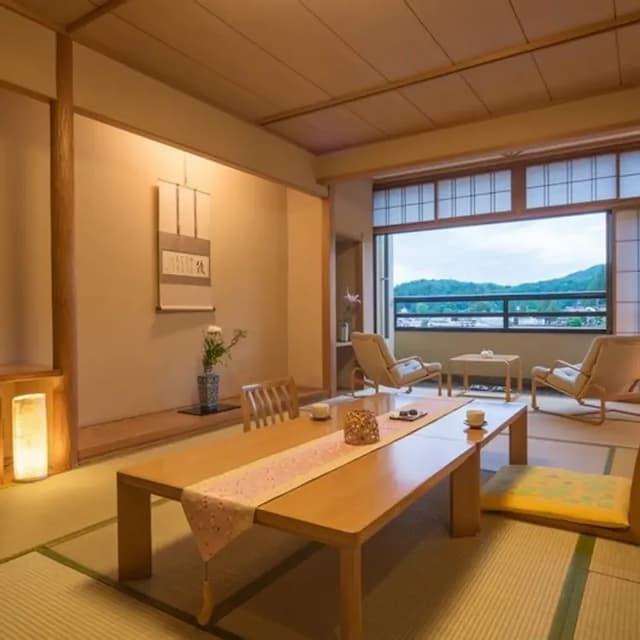 [Room] 12 tatami Japanese-style room on the river side overlooking the clear stream Miyagawa