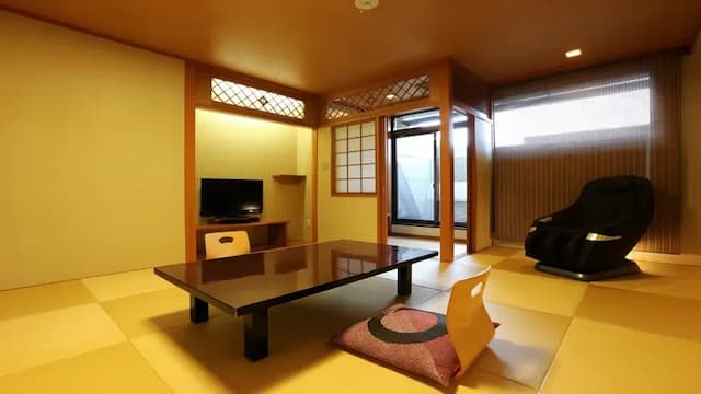8-tatami Japanese-style room with an open-air pottery bath (example)