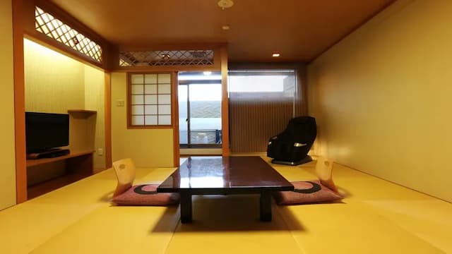 8-tatami Japanese-style room with an open-air pottery bath (example)