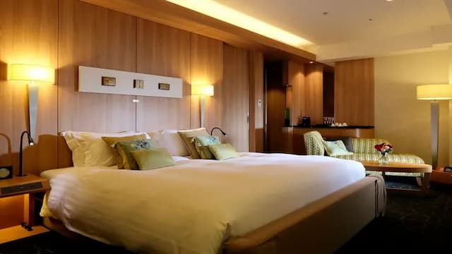 Luxe Deluxe King 44sqm / 26th floor 28th floor