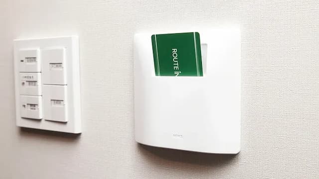 Guest room power switch (Please insert the card key. Please be careful not to forget to remove the card key when you leave.)