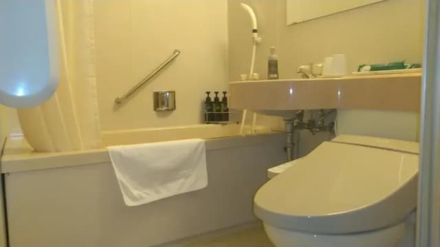 unit bus. The toilet is equipped with a washing machine.