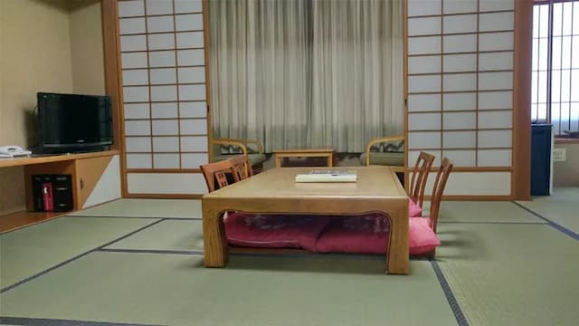 Japanese-style room photo entrance perspective